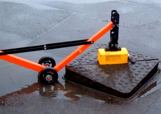 Manhole Cover Lifter